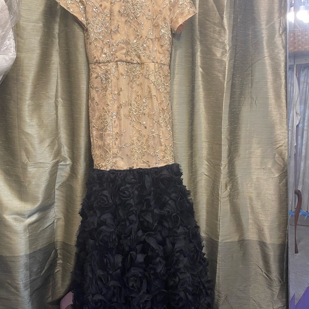 Elegant Beaded Vintage Gold and Black Dress Sz 8 - Picture 4 of 7
